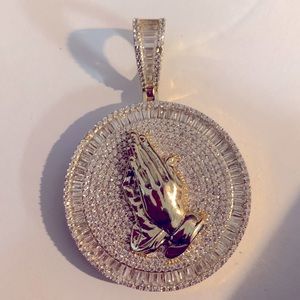 Luxury Praying 🙏🏾 Hands Charm CZ and plate Very Beautiful 🤩 Piece Won’t last